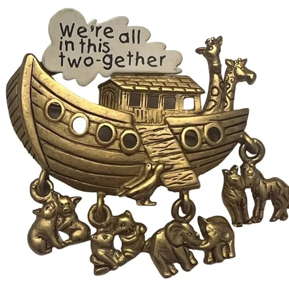 Vintage 60s-70s Noah's Ark Brooch Pin Dangle Animal Charms Gold Tone - Picture 1 of 3